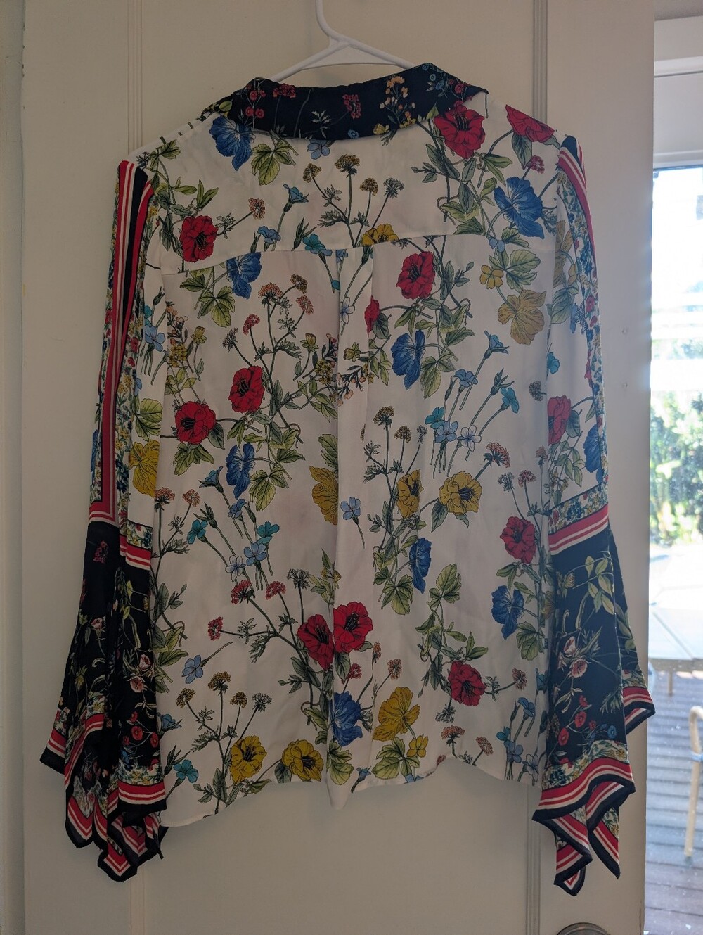 NWOT Alice And Olivia Randa Floral Print Button Down Trumpet Sleeve Blouse Silk - Picture 5 of 6